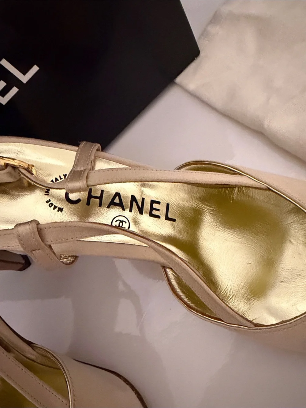 CHANEL satin Beige and Gold Pointed Slingback Heels size 38 Vintage excellent